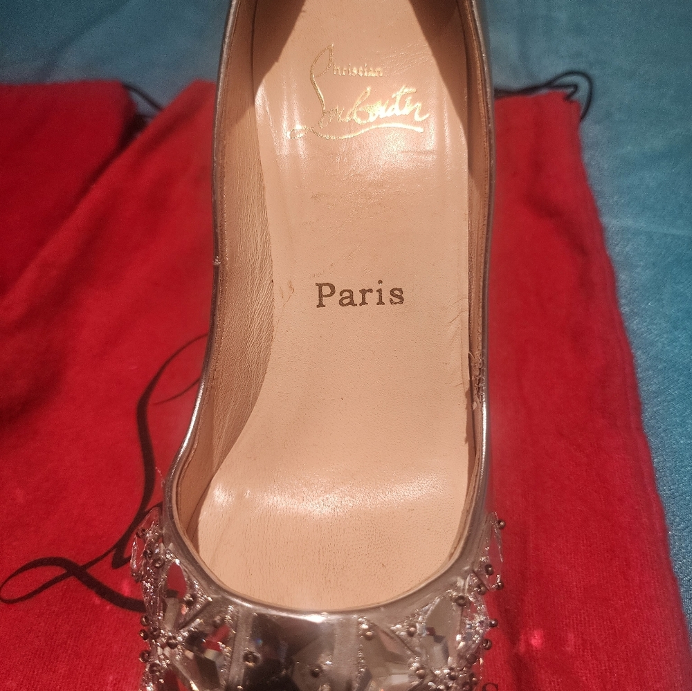 Authentic Christian louboutin bling pump size 38. Dust bag only, no box. - Picture 14 of 14